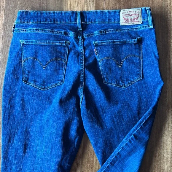 Women’s Levi’s 711 Skinny Ankle Jeans - Picture 5 of 11